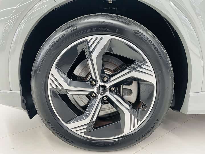 Фото 3 - Audi Q4 e-tron