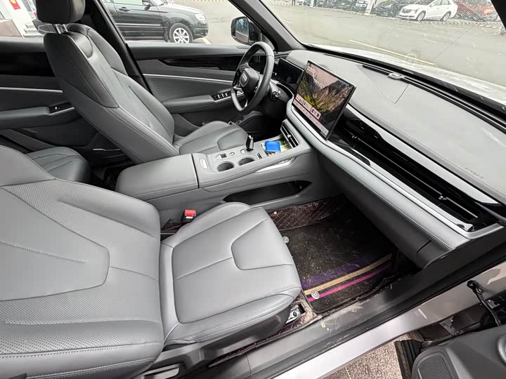 Photo 4 - Geely Atlas