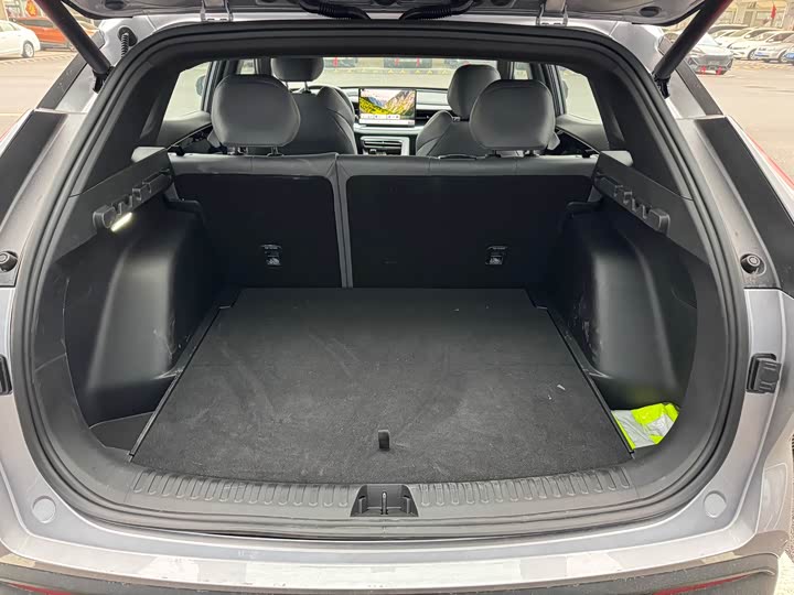 Photo 5 - Geely Atlas