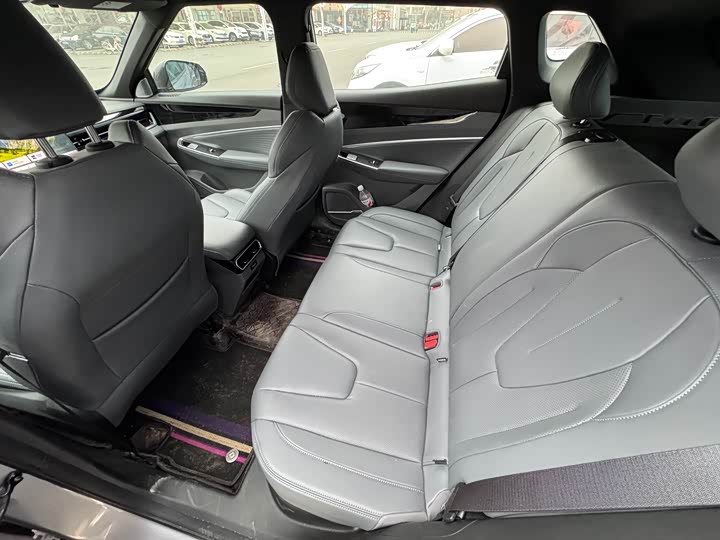 Photo 6 - Geely Atlas