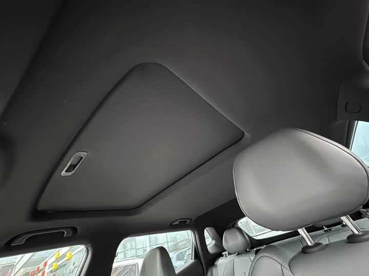 Photo 8 - Geely Atlas