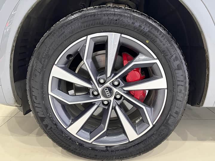 Фото 7 - Audi Q5L