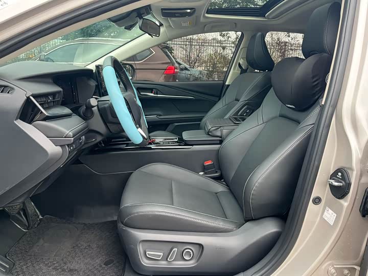 Photo 7 - Toyota Camry