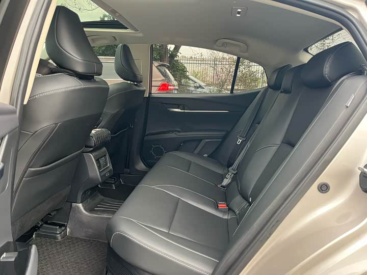 Photo 9 - Toyota Camry