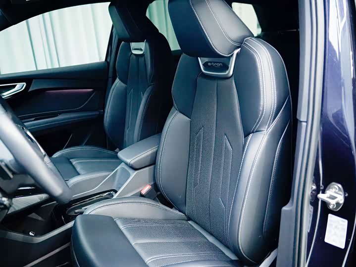 Photo 7 - Audi Q4 e-tron