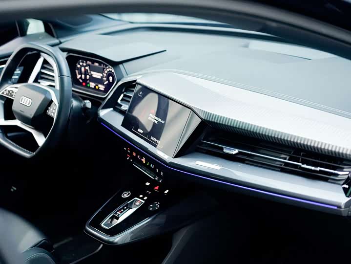 Photo 8 - Audi Q4 e-tron