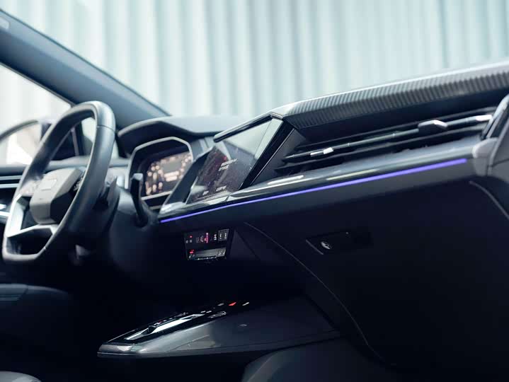 Photo 9 - Audi Q4 e-tron