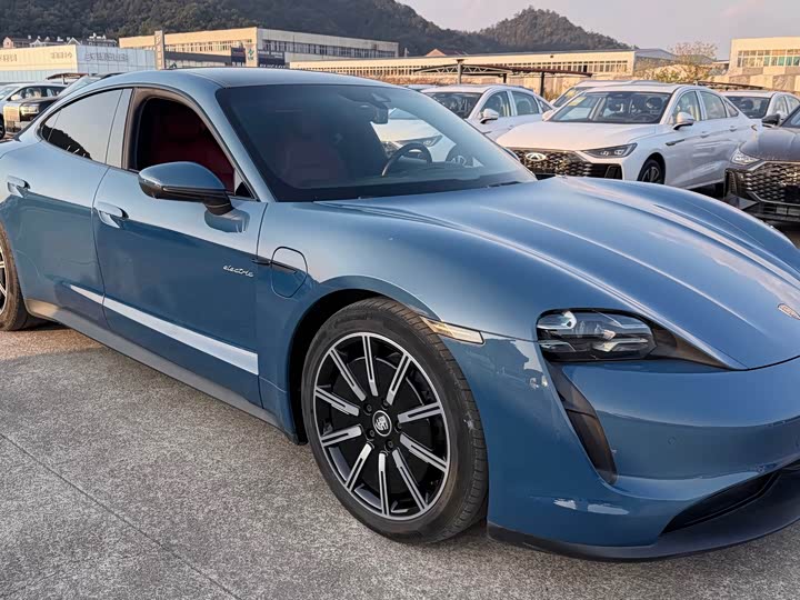 Photo 1 - Porsche Taycan