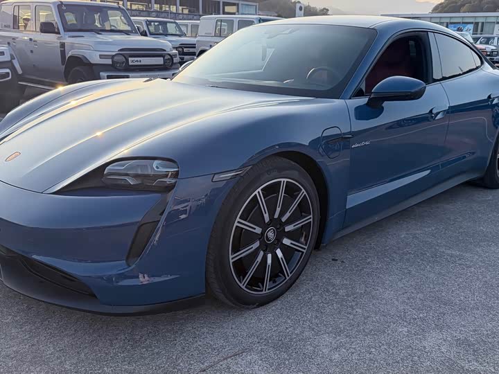 Photo 3 - Porsche Taycan