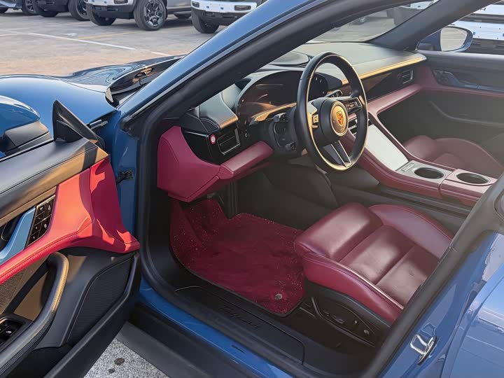 Photo 4 - Porsche Taycan