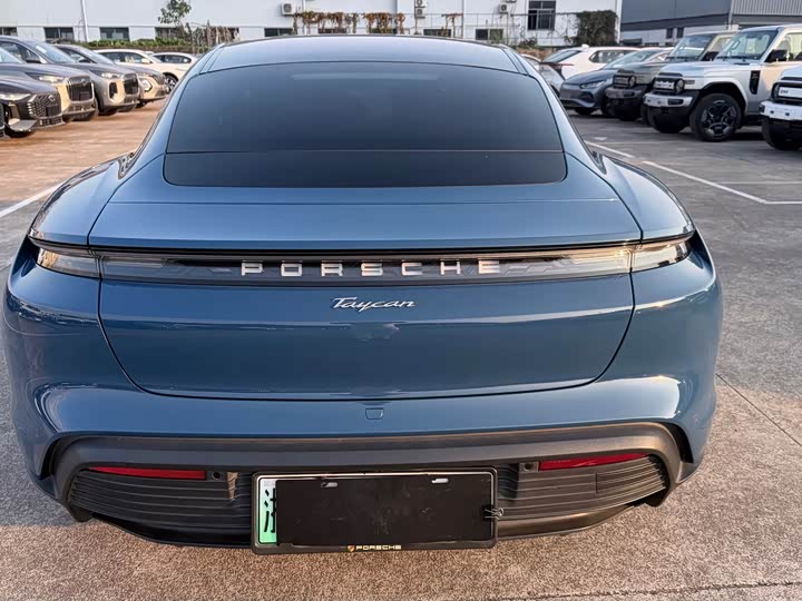 Photo 8 - Porsche Taycan