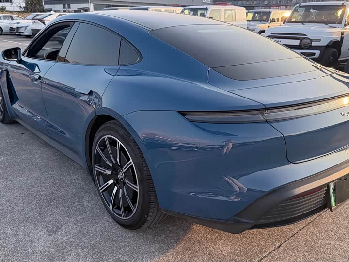 Photo 9 - Porsche Taycan