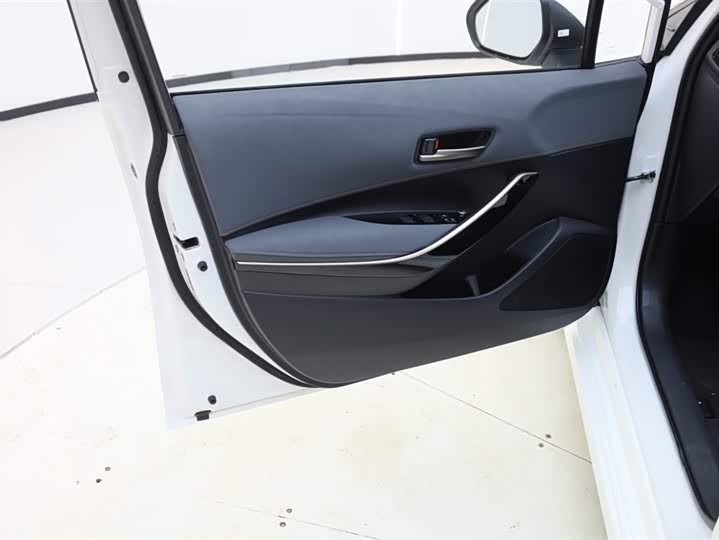 Фото 7 - Toyota Corolla