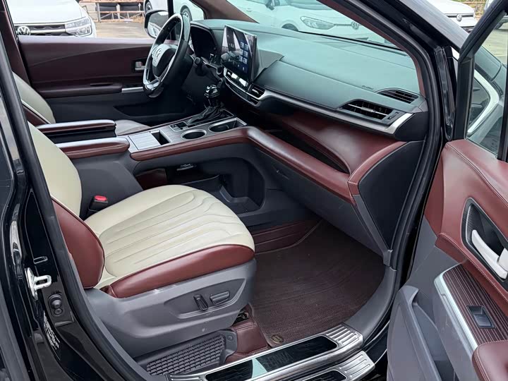 Фото 6 - Toyota Sienna