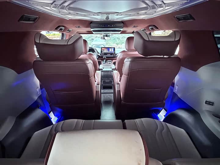 Фото 8 - Toyota Sienna