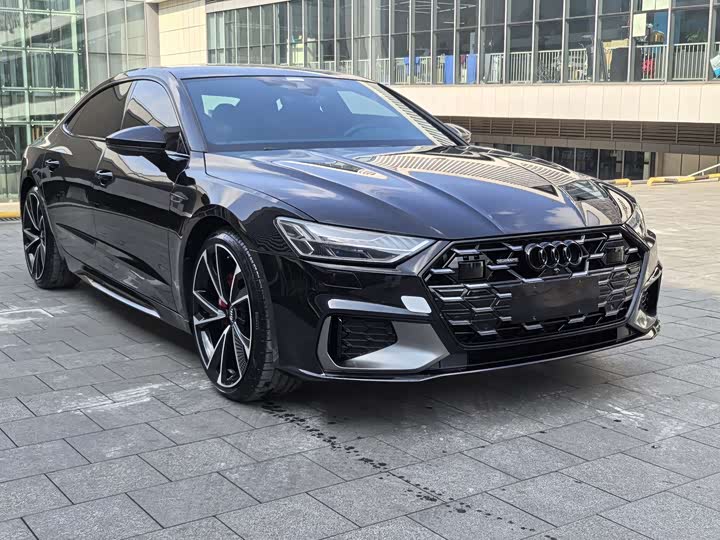 Фото 2 - Audi A7L