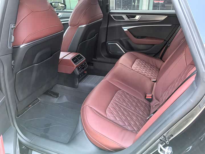 Фото 6 - Audi A7L