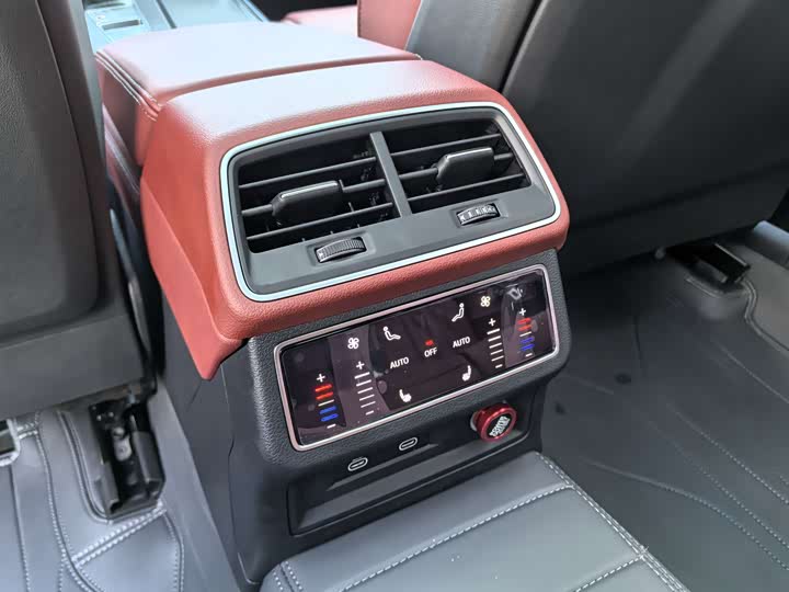 Фото 8 - Audi A7L