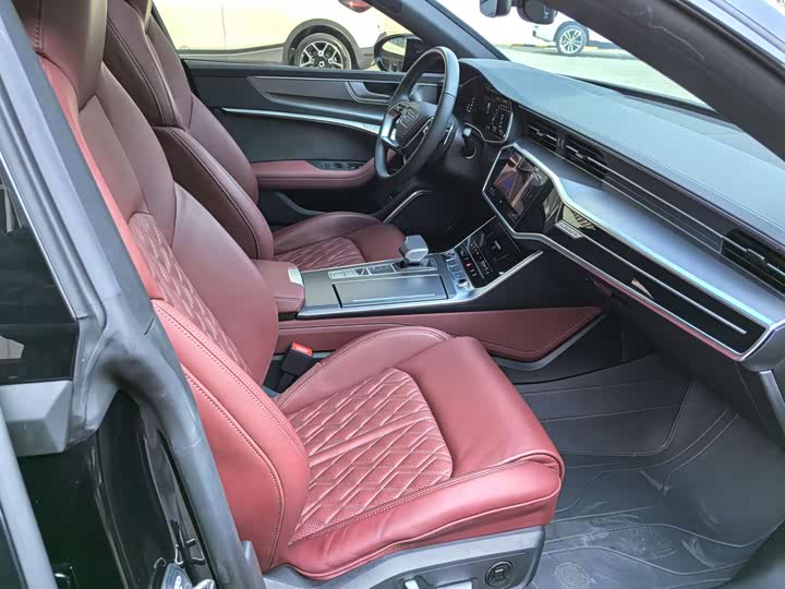 Фото 9 - Audi A7L