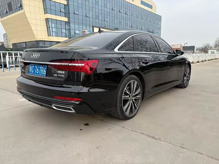 Фото 4 - Audi A6L