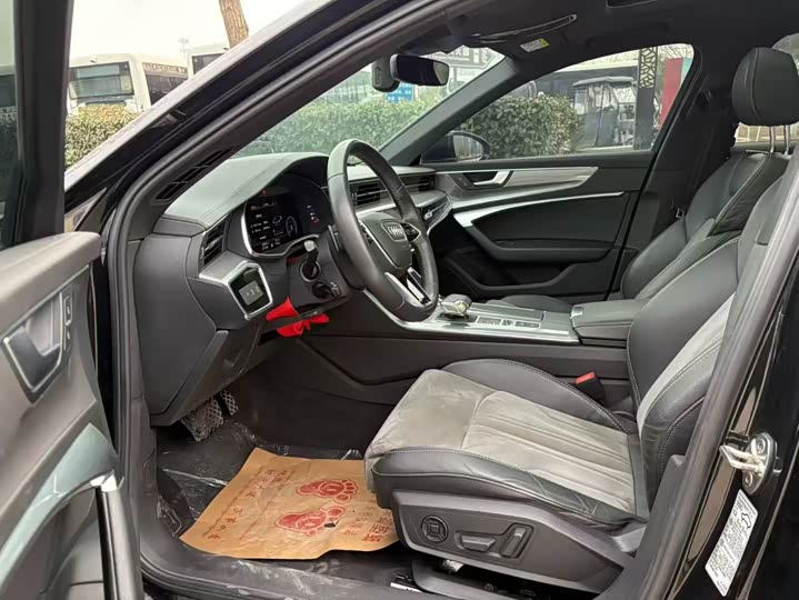 Фото 7 - Audi A6L