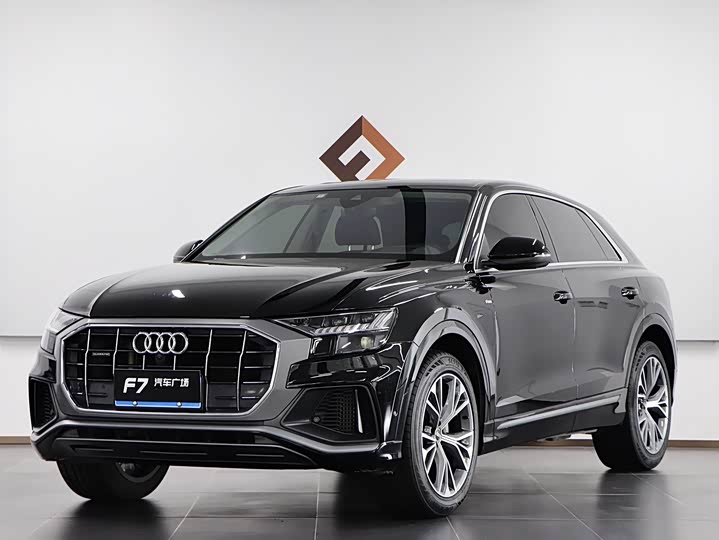 Фото 1 - Audi Q8