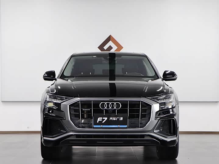 Фото 2 - Audi Q8