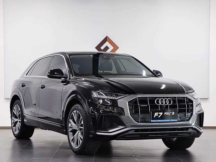 Фото 3 - Audi Q8