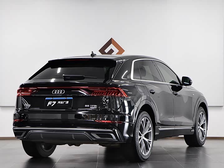 Фото 6 - Audi Q8