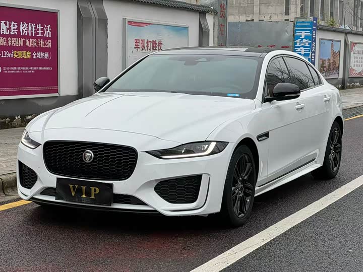 Фото 1 - Jaguar XE L