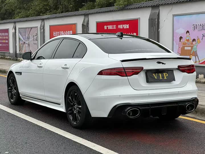 Фото 7 - Jaguar XE L