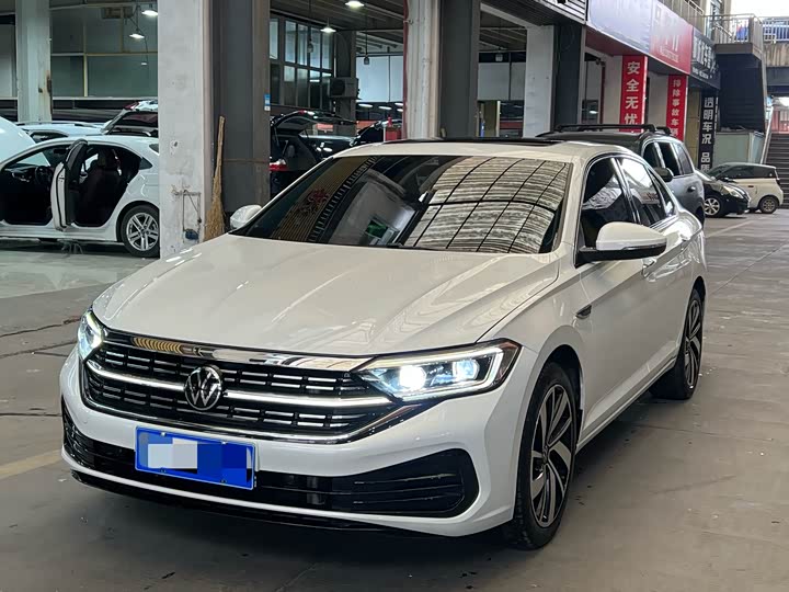 Фото 1 - Volkswagen Sagitar L