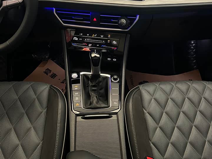 Фото 8 - Volkswagen Sagitar L