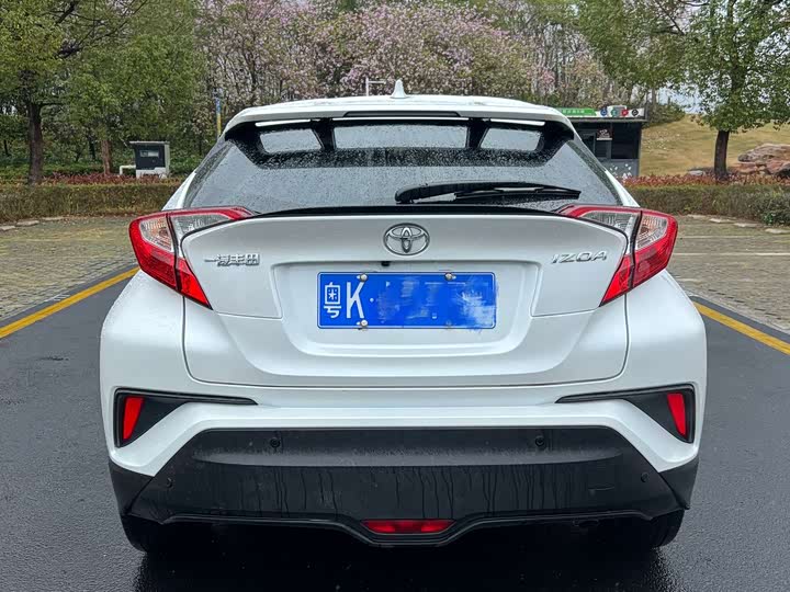 Фото 4 - Toyota Izoa