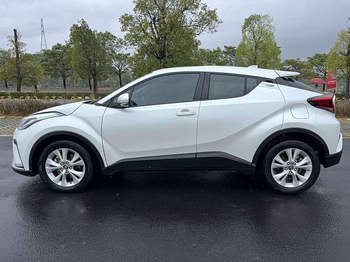 Фото 7 - Toyota Izoa