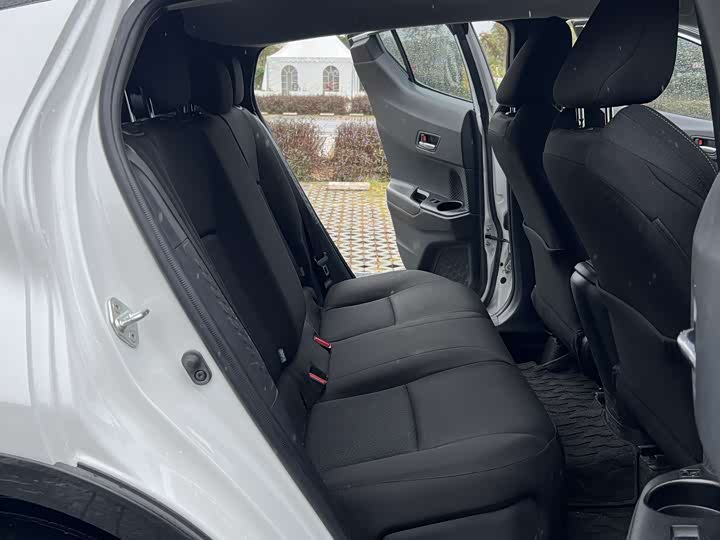 Фото 9 - Toyota Izoa