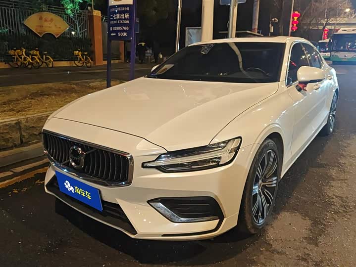 Фото 1 - Volvo S60