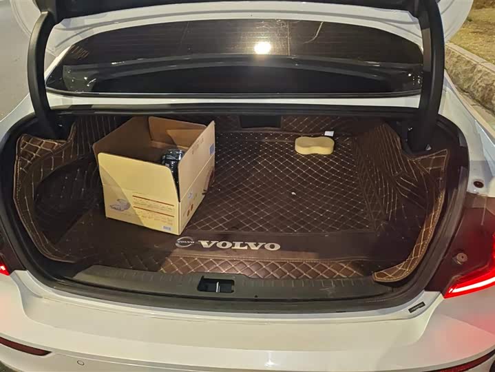 Фото 4 - Volvo S60