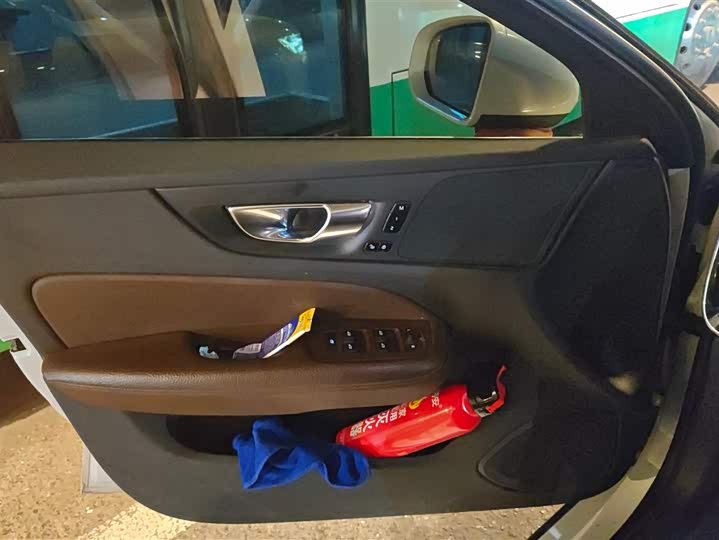 Фото 7 - Volvo S60