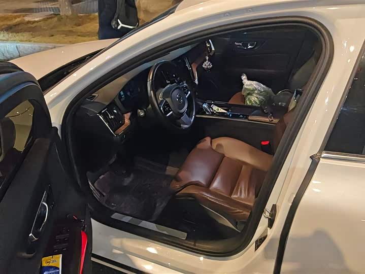 Фото 9 - Volvo S60