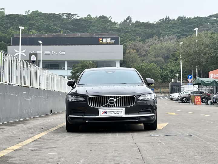Photo 2 - Volvo S90
