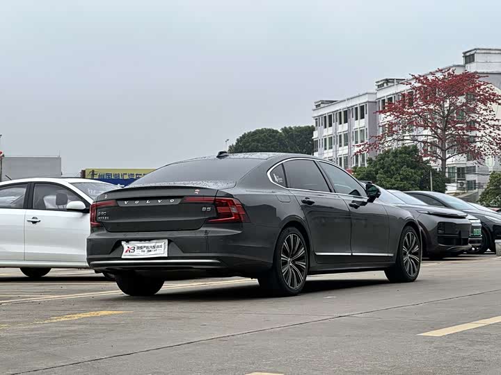 Photo 4 - Volvo S90