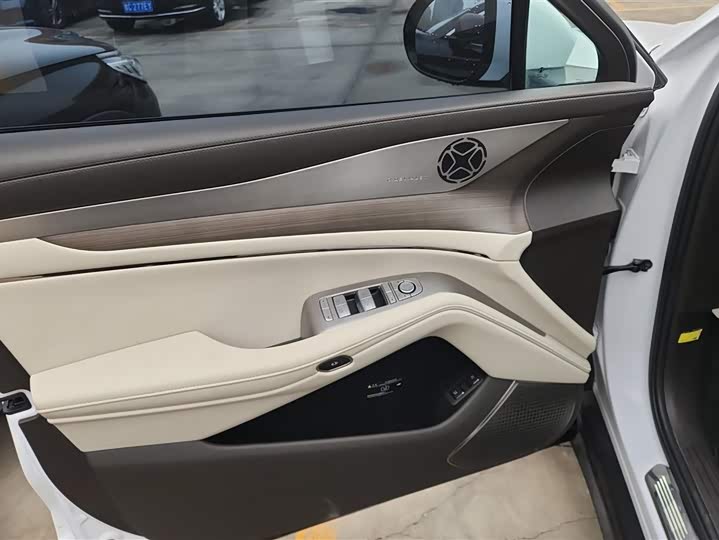 Фото 7 - Denza N7