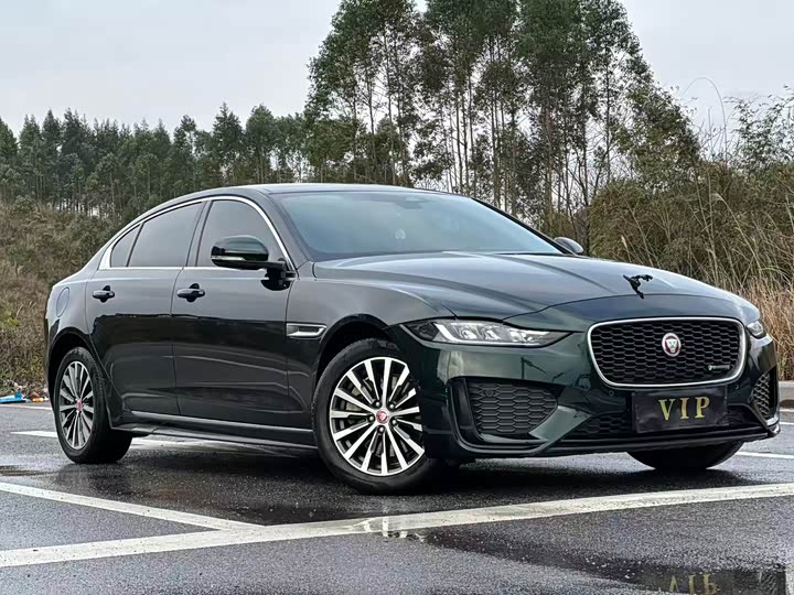 Фото 2 - Jaguar XE L