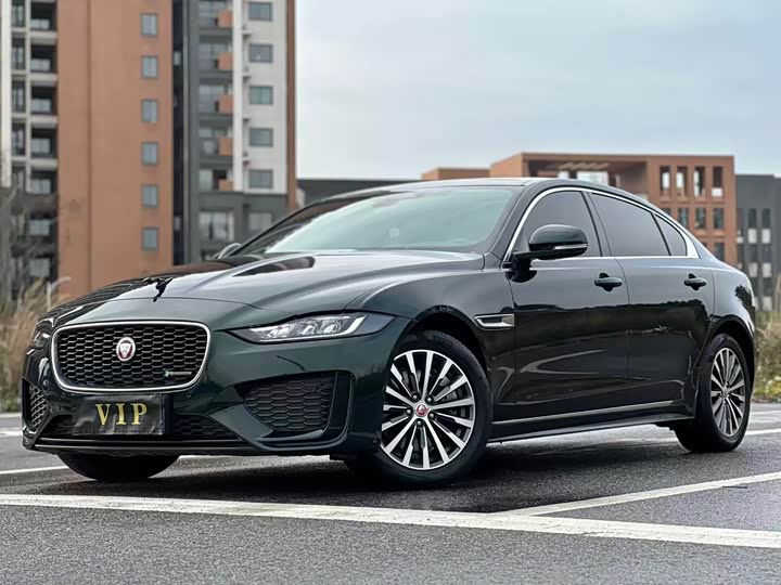 Фото 3 - Jaguar XE L