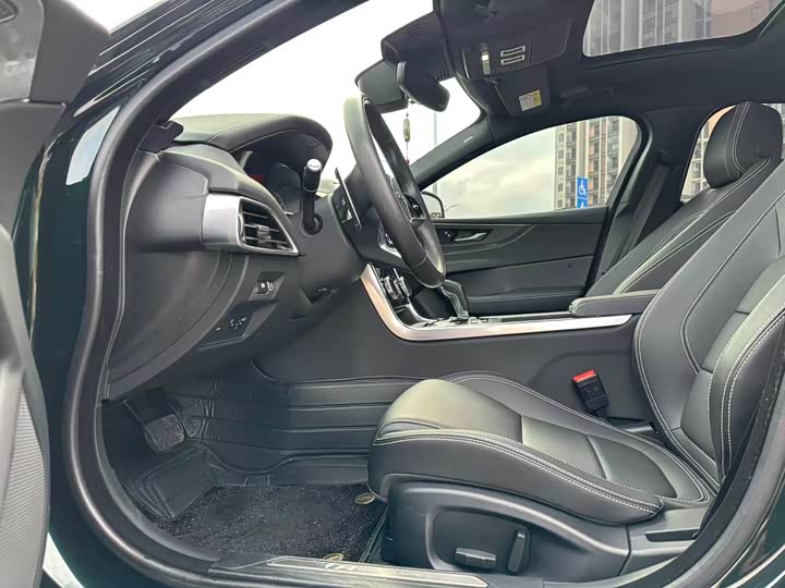 Фото 5 - Jaguar XE L