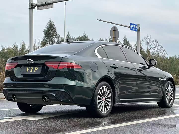 Фото 7 - Jaguar XE L