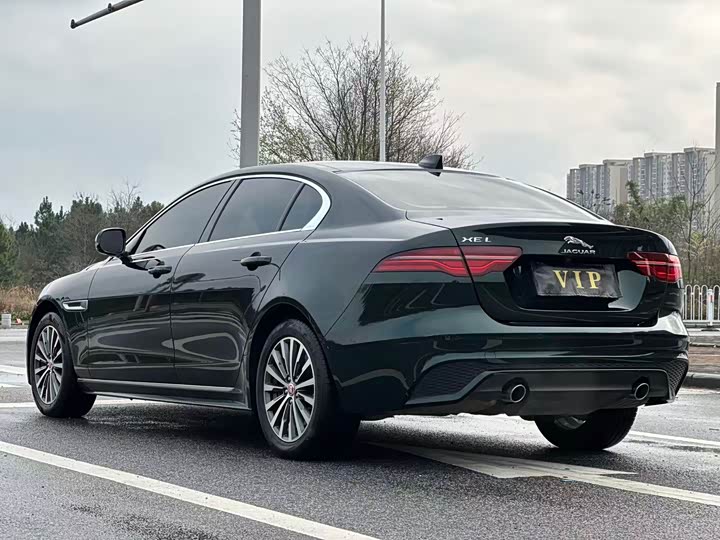 Фото 9 - Jaguar XE L