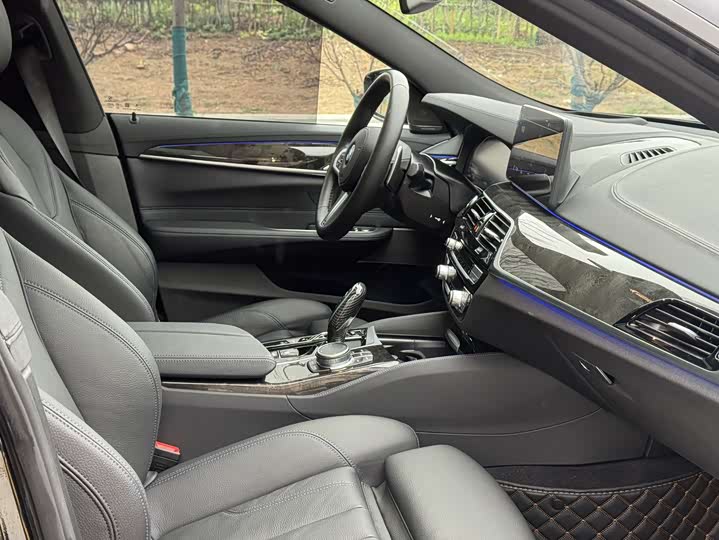 Photo 7 - BMW 6 Series GT