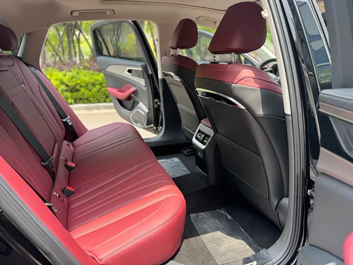 Фото 6 - Hongqi H5